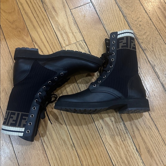 Black and Cream Designer Fendi boots - Picture 12 of 14